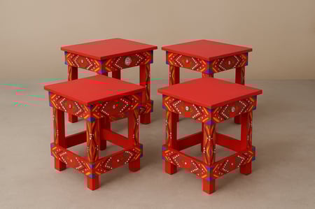 طاولات خشبية تراثية مع طاولة كبيره عدد 5مع الشحن