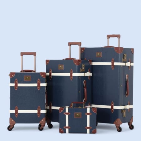 طقم حقائب السفر الكلاسيكية: أناقة لا تفنى ومتانة لا تضاهى -  مصنوع من الخشب الصلب والجلد المقوى عالي الجوده - مقاوم للكسر