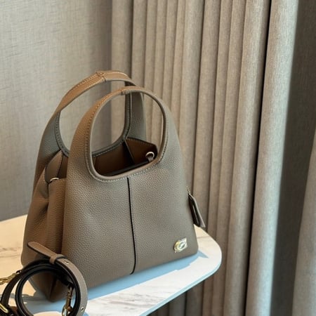 شنطه COACH