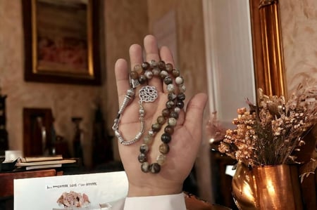 سبحة حجر طبيعي  Chocolate Opal  شيكولاتى اللون