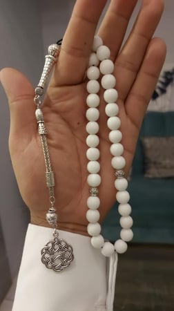 سبحة حجر طبيعي وايت رزة