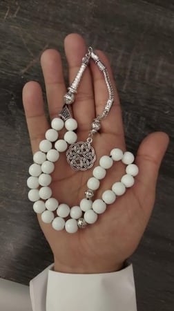 سبحة حجر طبيعي وايت رزة