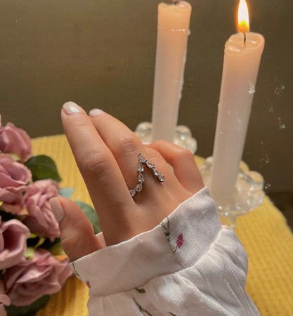 خاتم في | V Ring