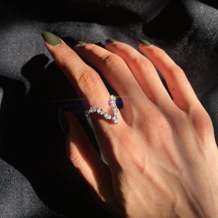 خاتم في | V Ring