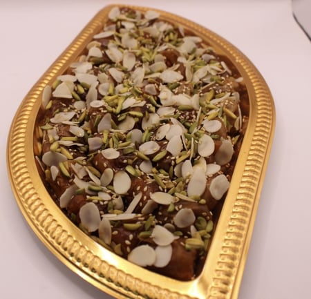 صحن سكري محشي لوز