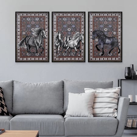 ثلاث لوحات قماشية بتصميم حصان