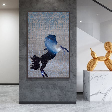 لوحة قماشية بتصميم حصان مع برواز مجوف