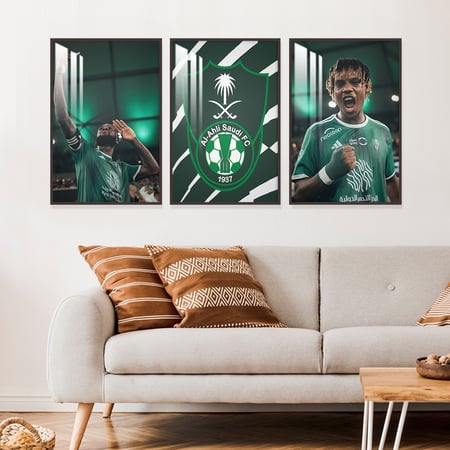 ثلاث لوحات جدارية بتصميم رياضي لنادي الأهلي مع برواز واكريلك شفاف
