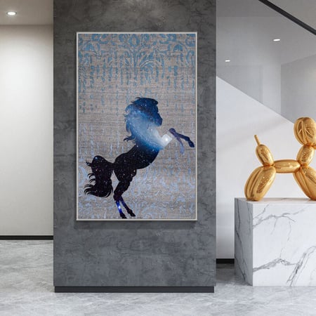 لوحة قماشية بتصميم حصان مع برواز مجوف