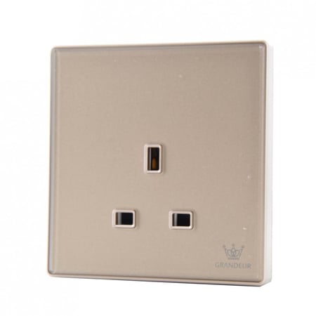 فيش 13 امبير بدون مفتاح شامبين V90