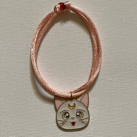 اسوارة القط الوردي