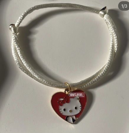 اسوارة  هيلو كيتي قلب