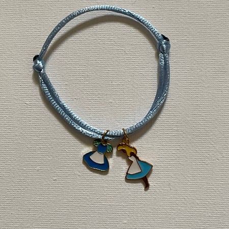 اسوارة اليس في بلاد العجائب