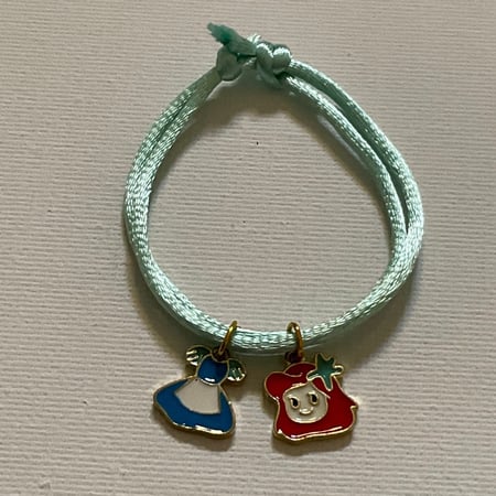 إسوارة آرييل مع الفستان