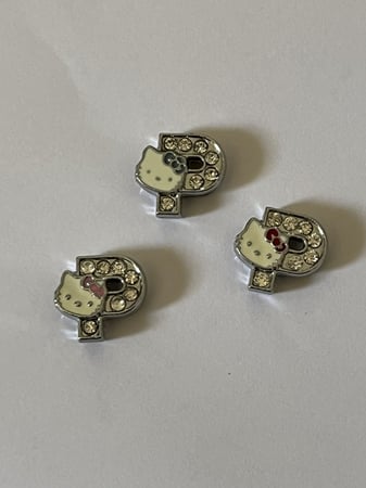 حرف P هيلو كيتي