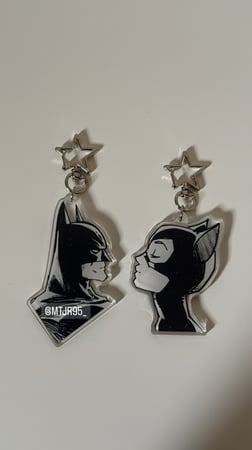 ميدالية باتمان وكات ومن