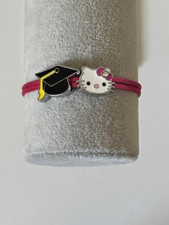 اسوارة هيلو كيتي خريجه فوشيه