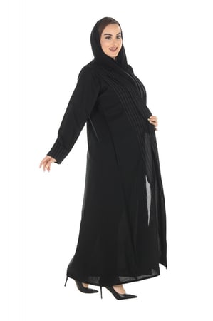 عباية كوت منسوجة من قماش الكريب الفاخر مع طرحتها