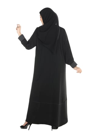 عباية منسوجة من قماش  لمسة حرير مع طرحتها