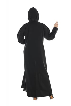 عباية كوت منسوجة من قماش الكريب الفاخر مع طرحتها