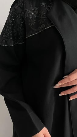 بلايزر بنقش بالكتوف