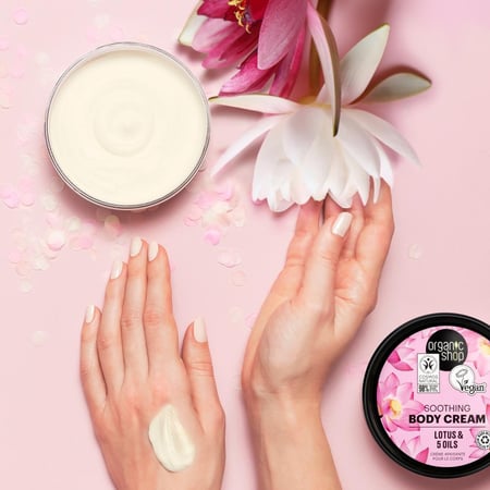 كريم الجسم لتنعيم البشرة بزهرة اللوتس 250 مل