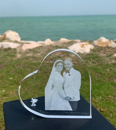 كريستالة بطباعة ثنائية الابعاد بشكل قلب مائل (10x1x10)سم