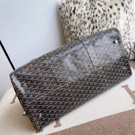 شنطة سفر  goyard
