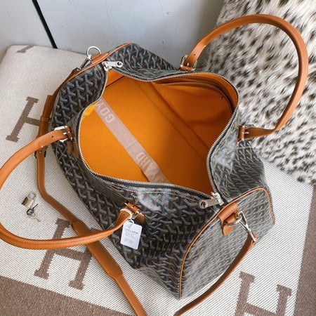 شنطة سفر  goyard