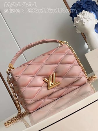 شنطة LV مقاس 23 سم