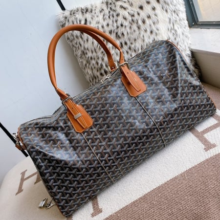 شنطة سفر  goyard