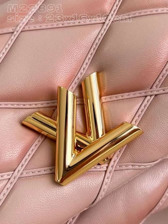 شنطة LV مقاس 23 سم