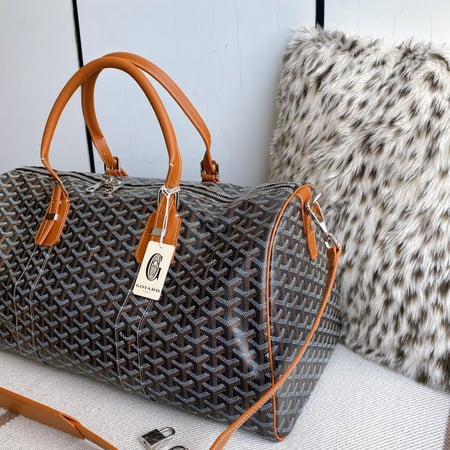 شنطة سفر  goyard
