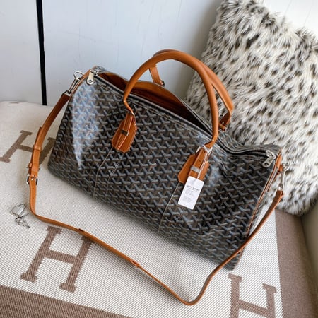 شنطة سفر  goyard