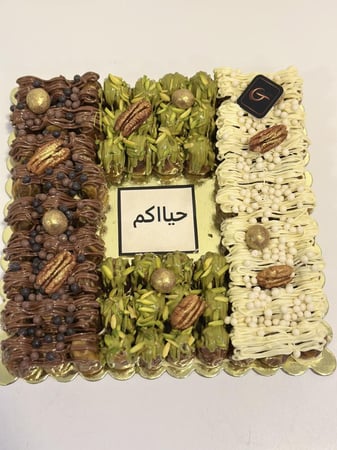 قالب تمر سكري ميني محشي 75حبة دايجستف بالطحينه وشرايح اللوز (غير قابل لشحن فقط توصيل الرياض)