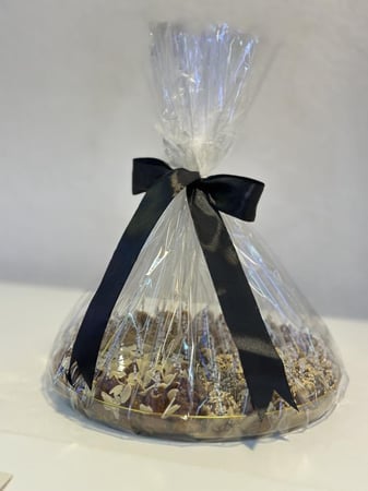 صينية اكريلك تمر سكري محشي مكشوف عليه صوصات حول كيلوين حول 100 حبه ( غير قابل لشحن فقط الرياض)