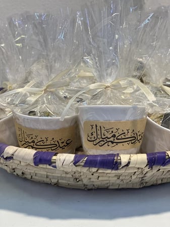 توزيعات فناجيل بسله خوص كل فنجال 3حبات تمر محشي دايجستف بشرايح اللوز بصوص الطحينه ( غير قابل لشحن فقط للرياض توصيل )