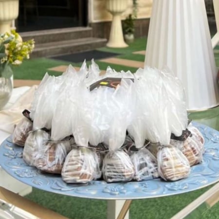 صينية تمر سكري محشي ومغلف كل حبة 12نوع حشوة كيلو 50 حبة