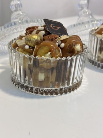 تمرية قزاز صغير  تقريبا ربع كيلو حول١٥ حبة  سكري مكشوف محشي دايجستف باللوز والطحينه مغطى بصوص الطحينة او  الكراميل( غير قابل لشحن فقط الرياض)