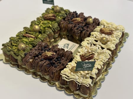 قالب تمر سكري ميني محشي 75حبة دايجستف بالطحينه وشرايح اللوز (غير قابل لشحن فقط توصيل الرياض)