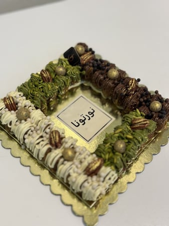 قالب تمر سكري ميني محشي 75حبة دايجستف بالطحينه وشرايح اللوز (غير قابل لشحن فقط توصيل الرياض)