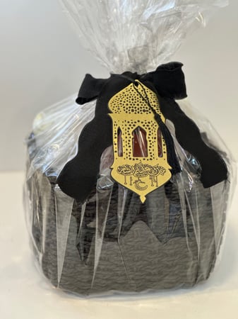 سلة سوداء 25حبة تمر (اهدي احبابك )