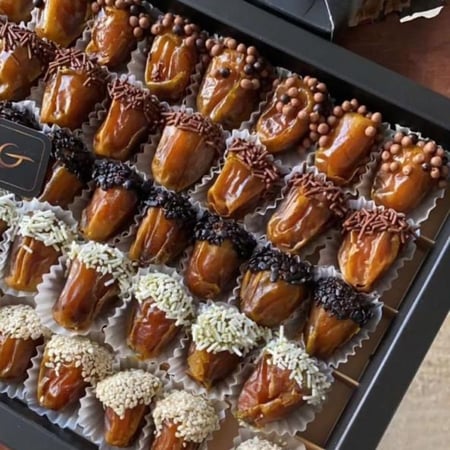 تمر سكري محشي كريمات بوكس 60 حبة تقريبا مكشوف