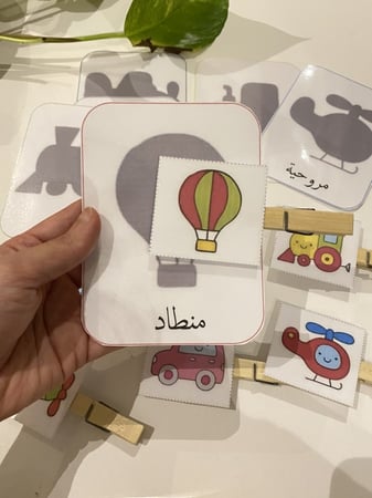 بطاقات اشكال وسائل النقل ، نشاط ادراكي مناسب لوحدة المواصلات ( يحتوي 6 بطاقات طباعة ملونة ومغلفة حراريا + 6 مشابك خشبية مزودة بصور طباعة ملونة ومغلفة حراريا )