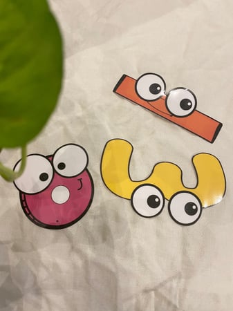 بطاقات السكون والشدة الكبيرة مناسبه لعرضها على السبورة ( 3 بطاقات مزودة بمغناطيس طباعة ملونة ومغلفة حراريا)