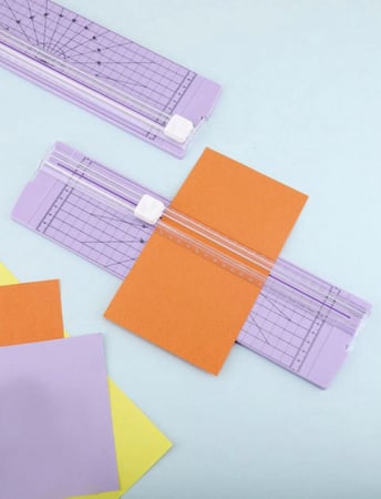 قصاصة ورق بجودة عالية مقاس a4 + a5 ( 27سم*8سم*2سم )