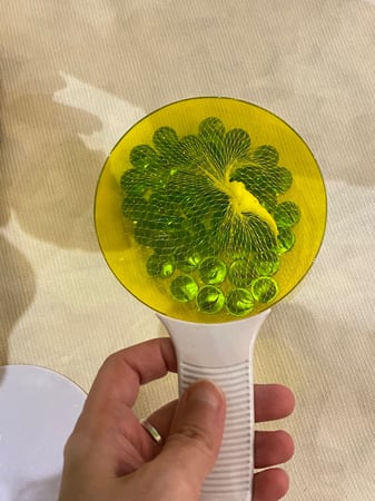 العدسة المكبرة لتمييز الألوان ( خمسة عدسات بلاستيكية مناسبة للتعرف على الألوان وأيضًا خلط الألوان لتنتج ألوان جديدة )