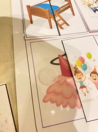 احجية مناسبة لوحدة الملبس مقاس A4 طباعة ليزر ومغلفة حراريًا ومزودة بشك شاك للصق ( 9 قطع )