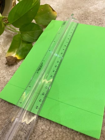 نشاط التطابق للاشكال الهندسية ( ثمانية بطاقات مغلفة حراريا ومزودة بدائرة معدنية ، ستة اشكال هندسية بخامة الفوم المتين وبألوان متعددة ) مناسب للأسابيع التمهيدية لطفل الروضة