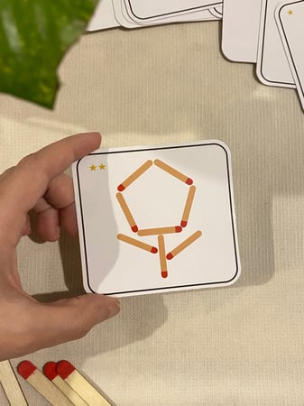 لعبة إدراكية اعواد الثقاب ( 20 عود ثقاب + 30 بطاقة واكثر من 40 صورة مقاس 9*8 سم ) ..